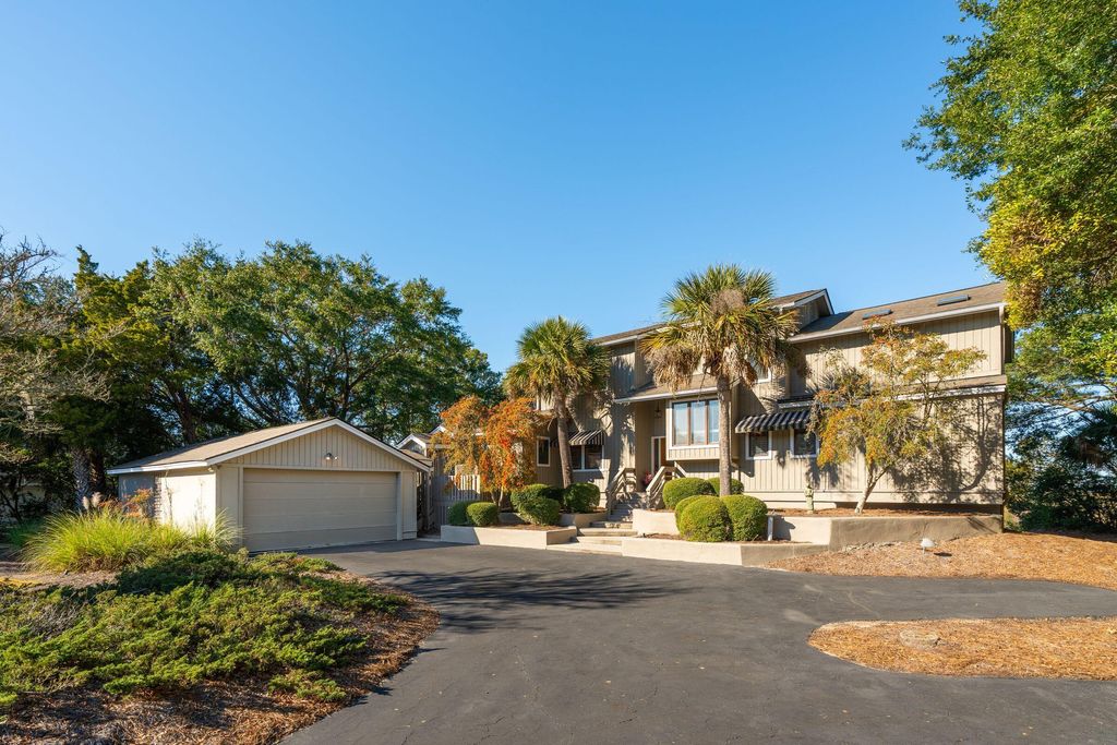 Photo of 10 Waterway Island Drive, Isle of Palms, SC 29451 (MLS # 26000200)