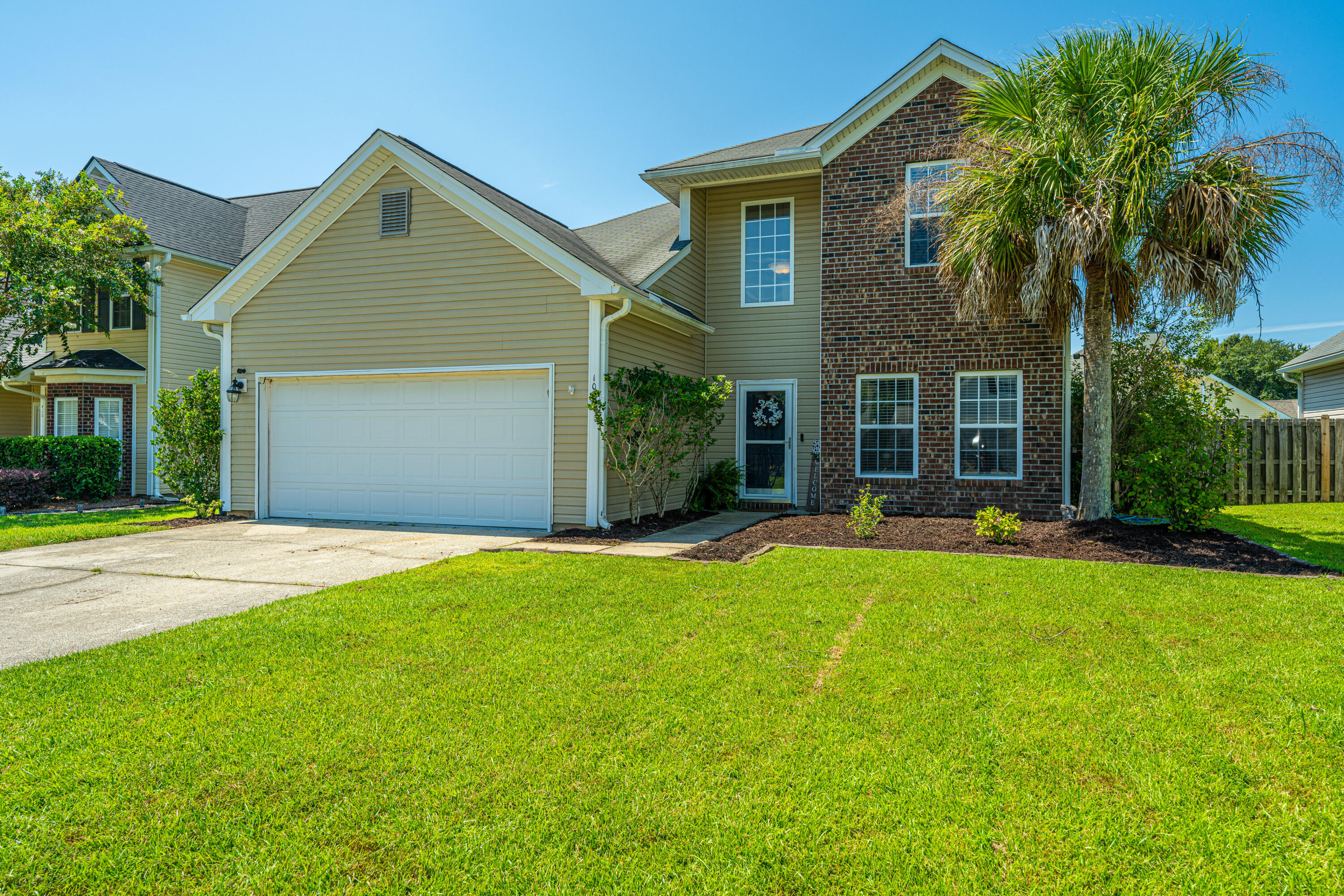 View Summerville, SC 29483 house