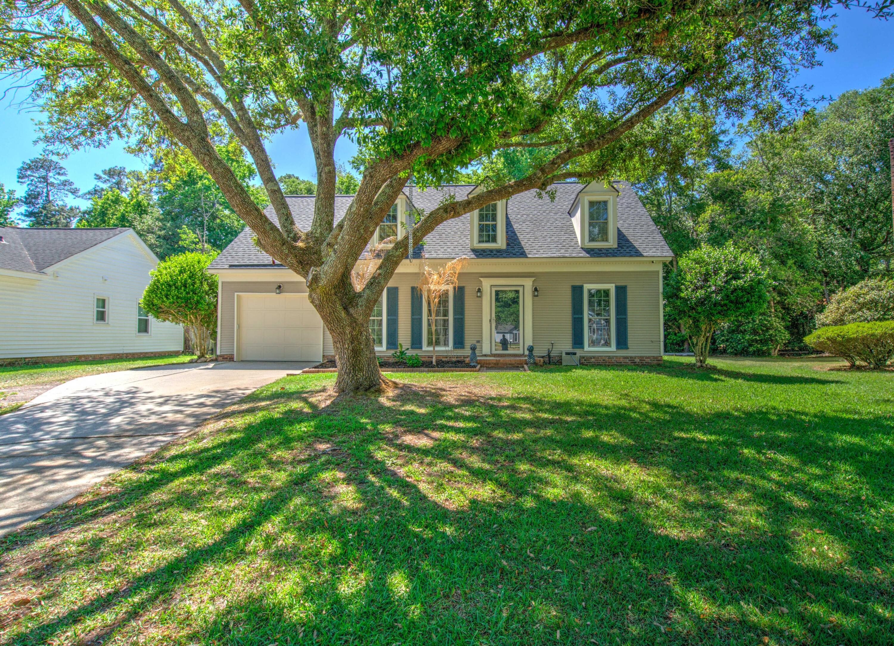 105 Wainwright Manor