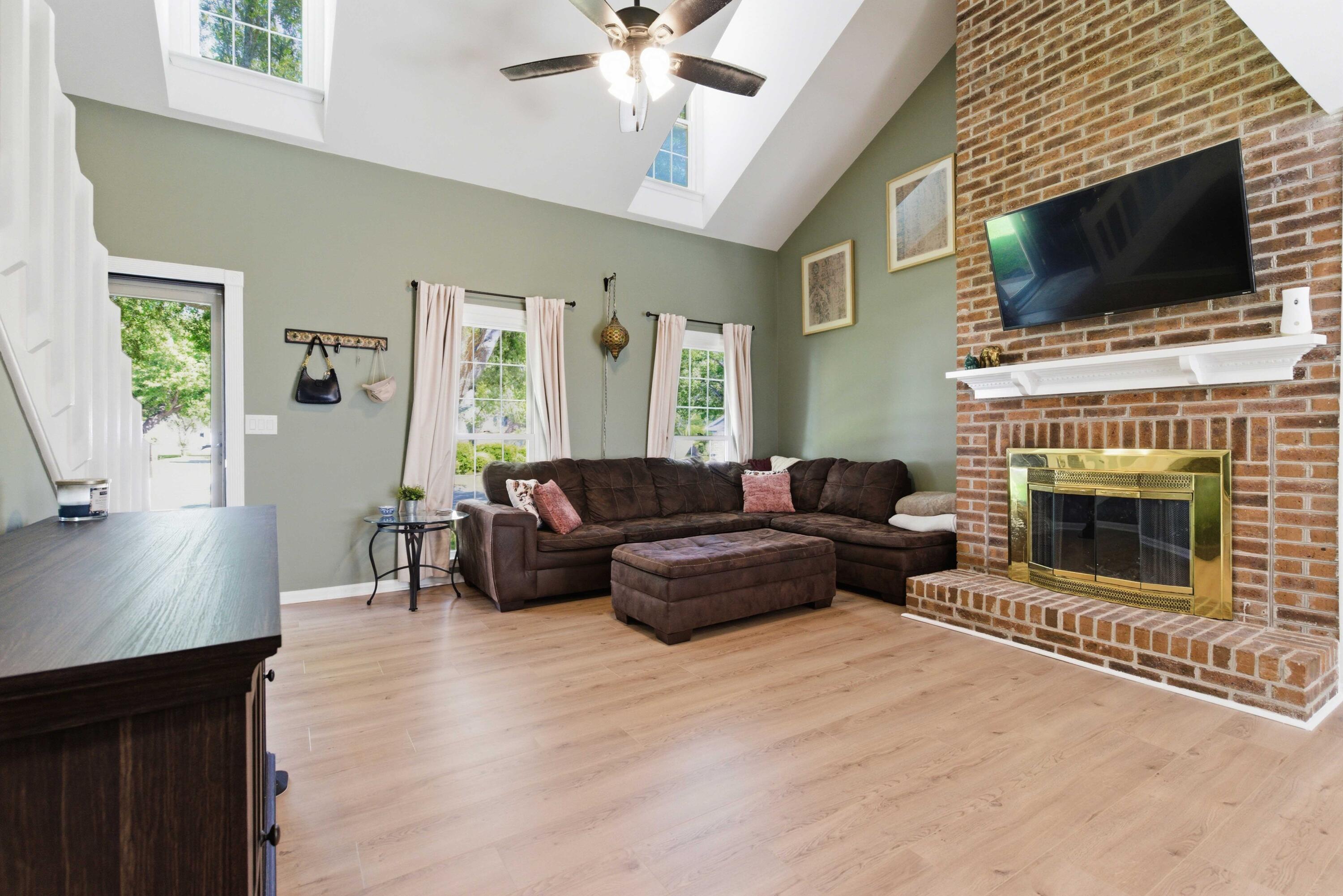 105 Wainwright Manor