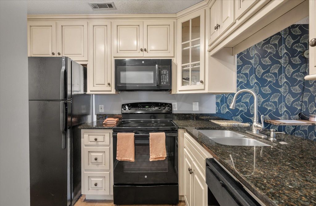 Photo of 188 Midland Parkway #Apt 105, Summerville, SC 29485 (MLS # 26005924)