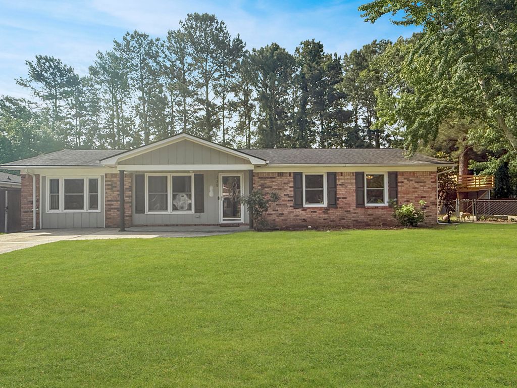 Photo of 135 Mulberry Drive, Summerville, SC 29486 (MLS # 26013515)