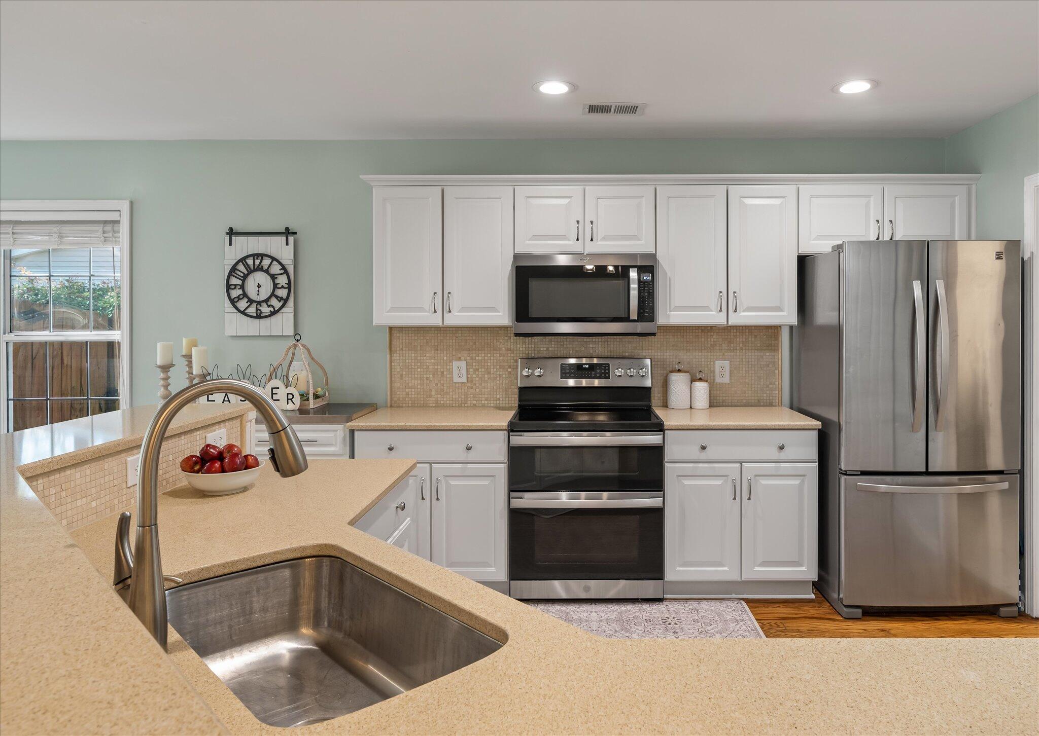 525 Pointe Of Oaks Road