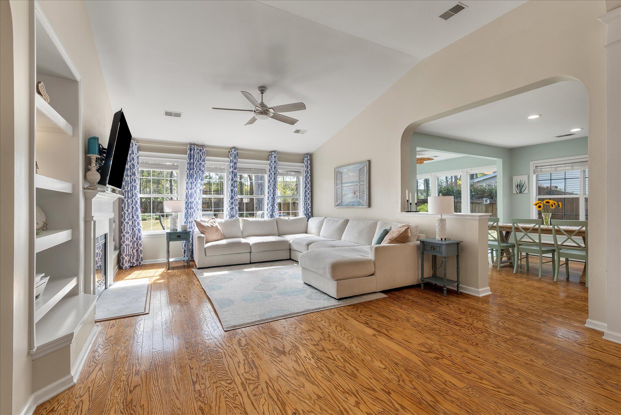 525 Pointe Of Oaks Road