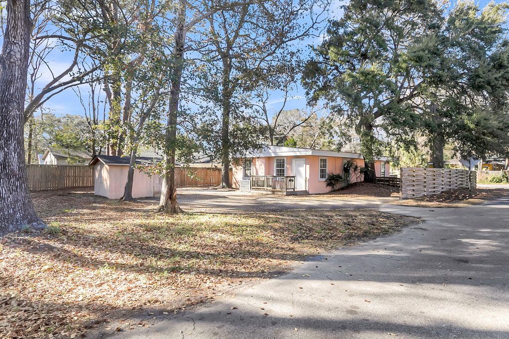 Photo of 1507 Evergreen Street, Charleston, SC 29407 (MLS # 26004288)