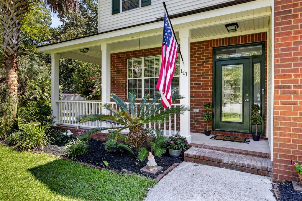 Photo of 111 Bonneau Court, Summerville, SC 29485 (MLS # 26026082)