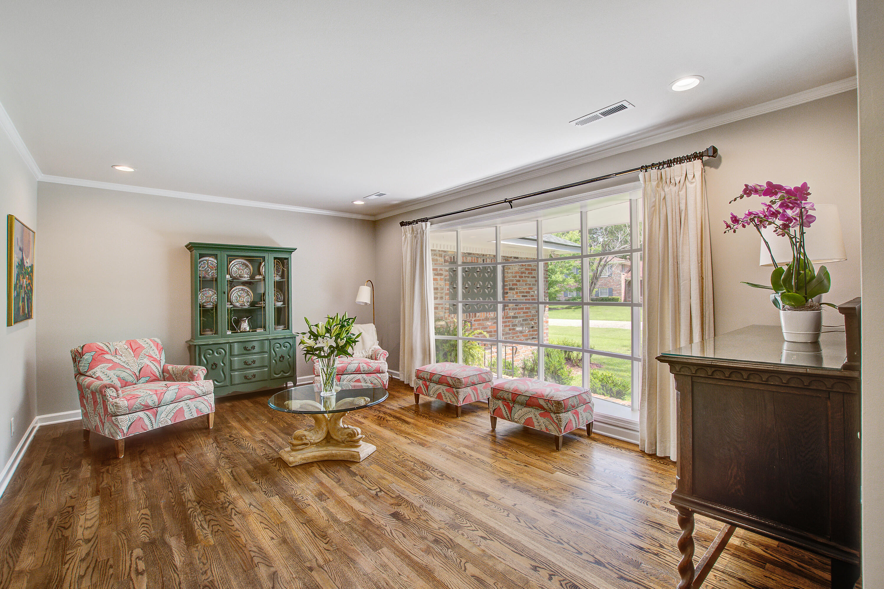 1833 Huntington Drive