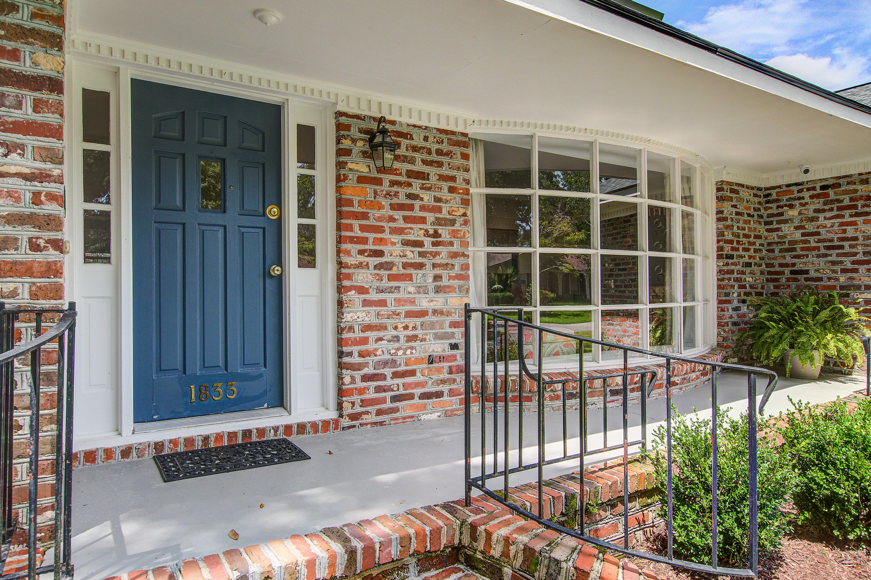 1833 Huntington Drive