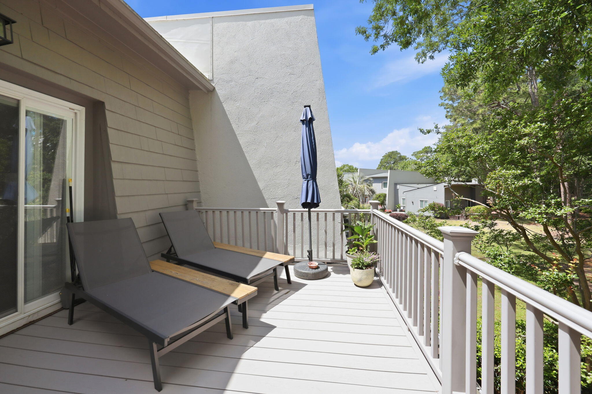 1004 Ventura Place