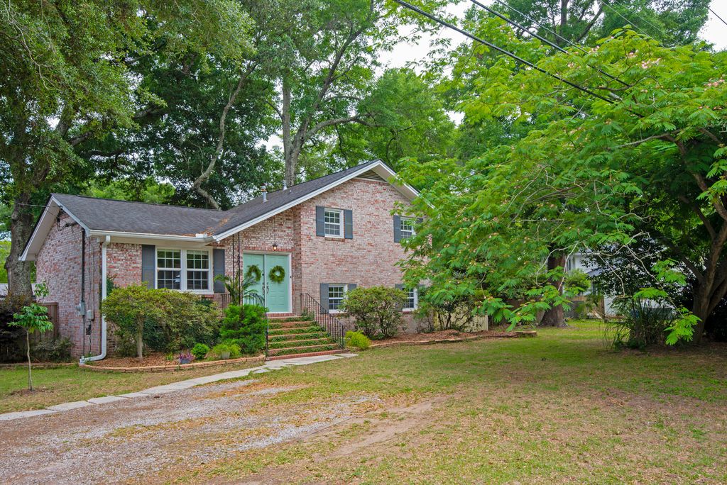 Photo of 663 Harbor View Road, Charleston, SC 29412 (MLS # 26014191)
