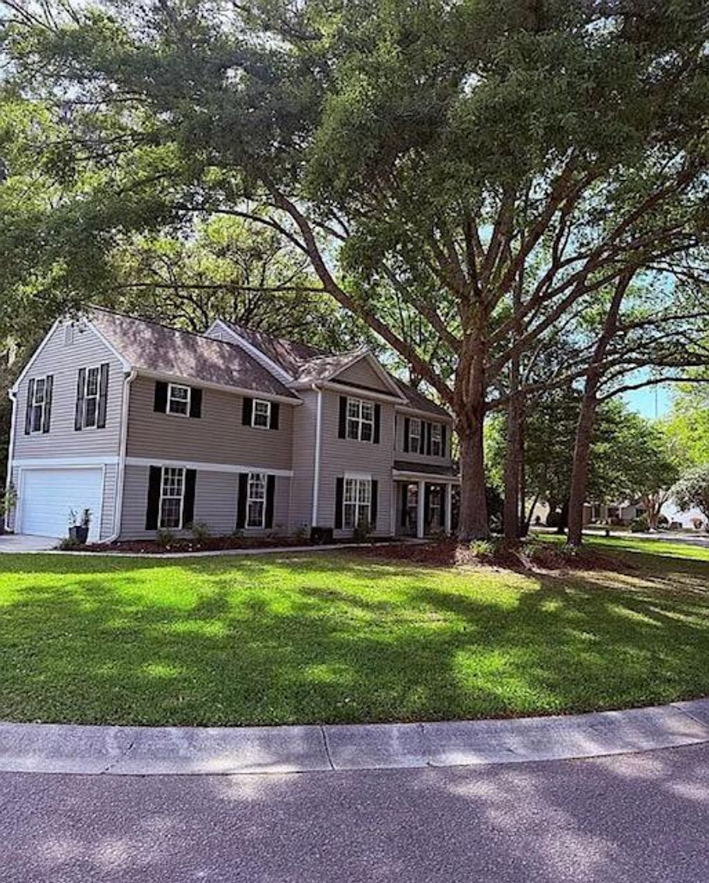 Photo of 1247 Center Lake Drive, Mount Pleasant, SC 29464 (MLS # 26014242)
