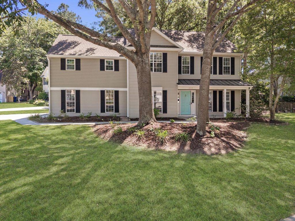 Photo of 1247 Center Lake Drive, Mount Pleasant, SC 29464 (MLS # 26014242)