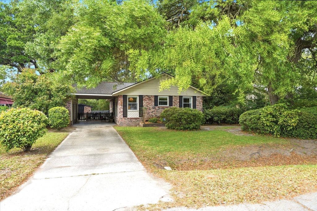 Photo of 1620 Westway Drive, Charleston, SC 29412 (MLS # 26012611)