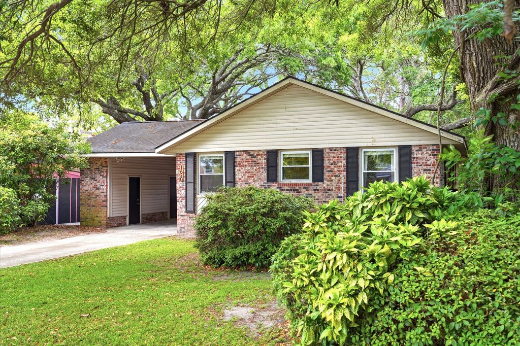Photo of 1620 Westway Drive, Charleston, SC 29412 (MLS # 26012611)