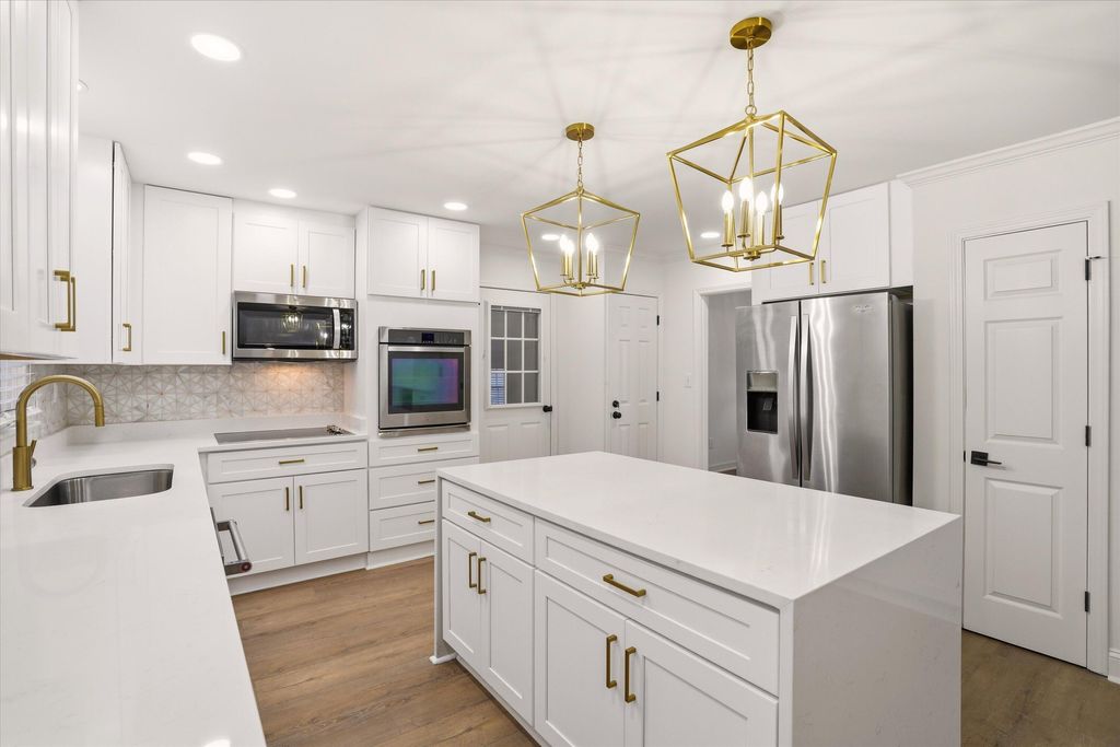 Photo of 746 Canary Drive, Charleston, SC 29414 (MLS # 26010421)