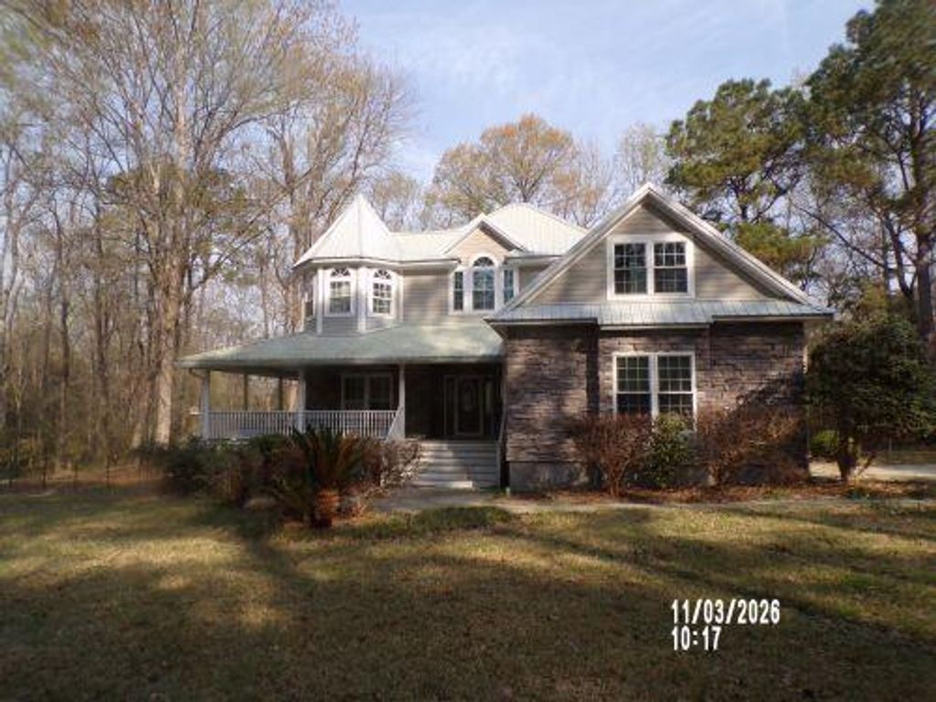 Photo of 301 Frys Way, Summerville, SC 29483 (MLS # 26005048)