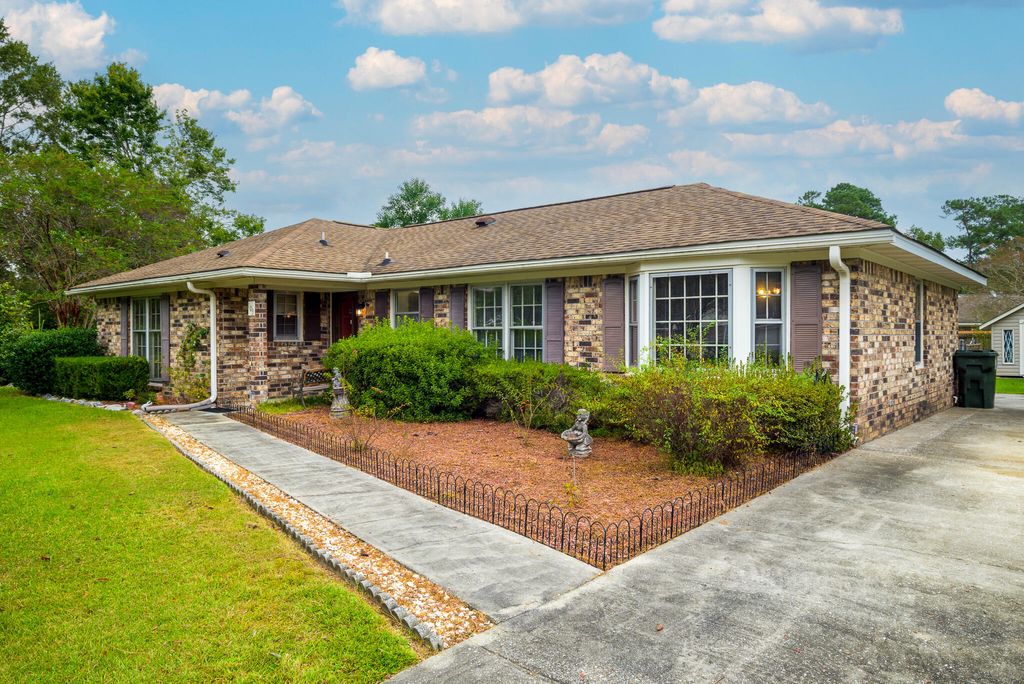 Photo of 103 Wappoolah Drive, Summerville, SC 29486 (MLS # 25026879)