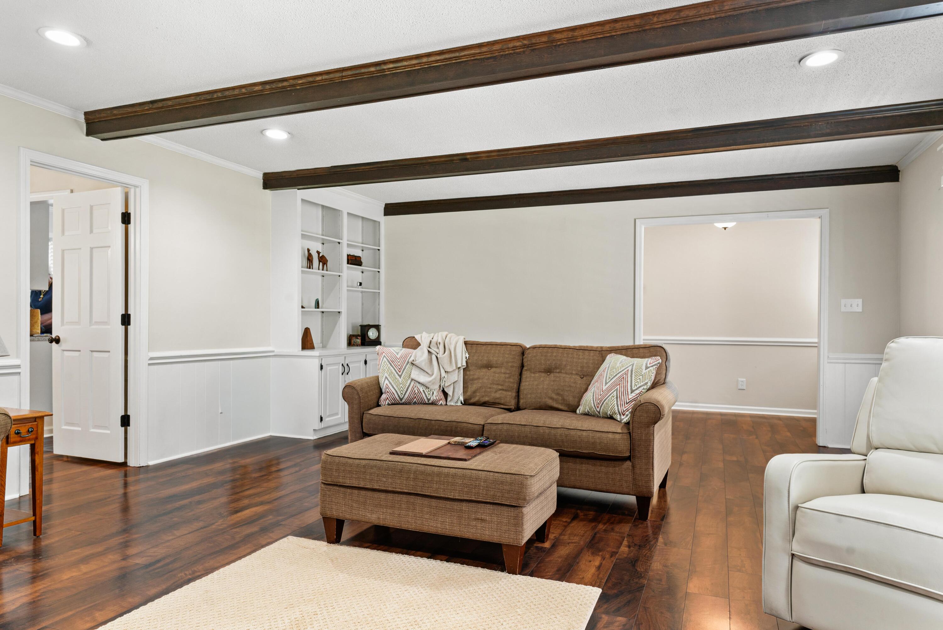 1251 Huntington Drive