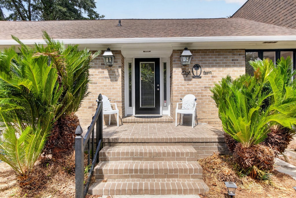 Photo of 18 Old English Drive, Charleston, SC 29407 (MLS # 26026733)