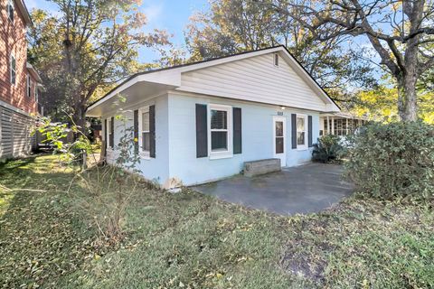 A home in North Charleston