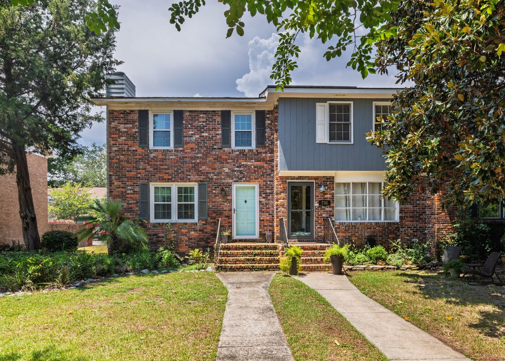 Photo of 734 Inlet Drive, Mount Pleasant, SC 29464 (MLS # 25021194)