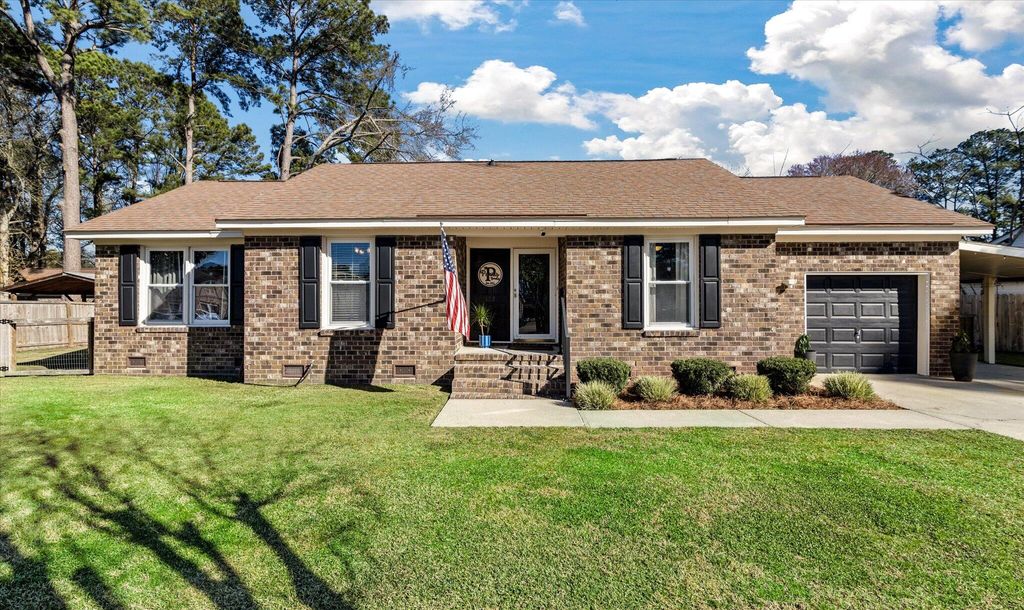 Photo of 102 Ellen Court, Summerville, SC 29483 (MLS # 26001603)