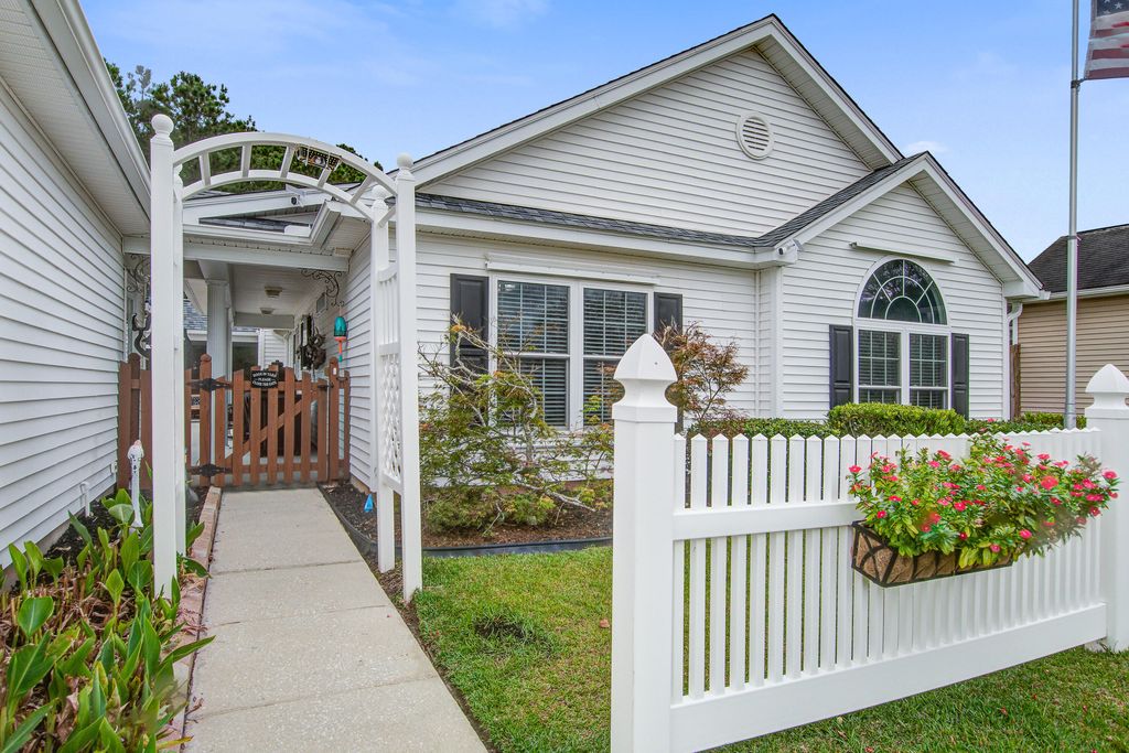 Photo of 102 Wyndham Drive, Summerville, SC 29485 (MLS # 25026820)