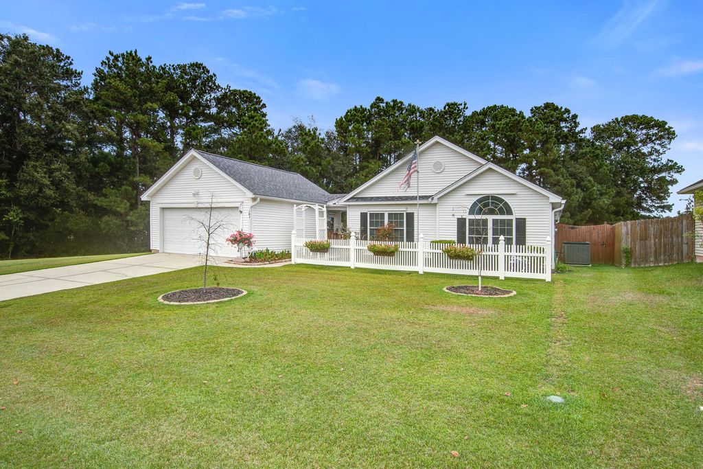 Photo of 102 Wyndham Drive, Summerville, SC 29485 (MLS # 25026820)