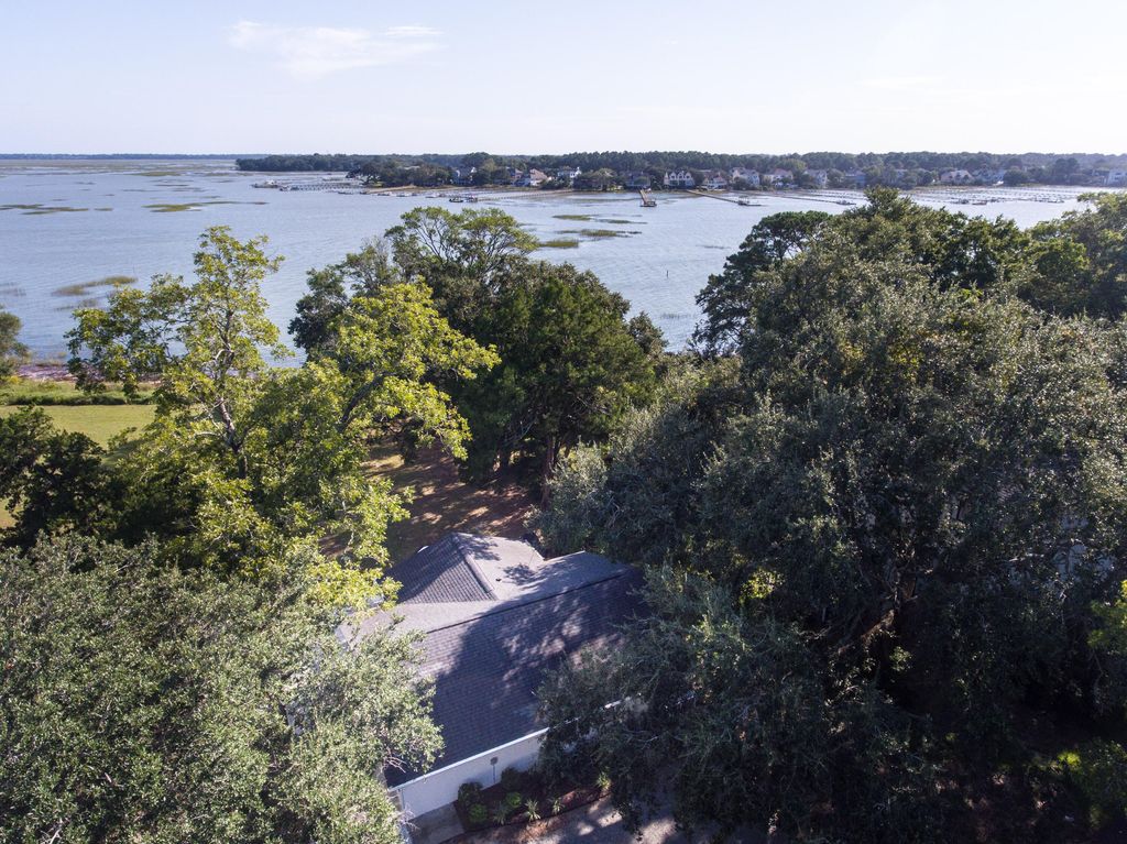 Photo of 1135 Cottage Road, Charleston, SC 29412 (MLS # 25026908)