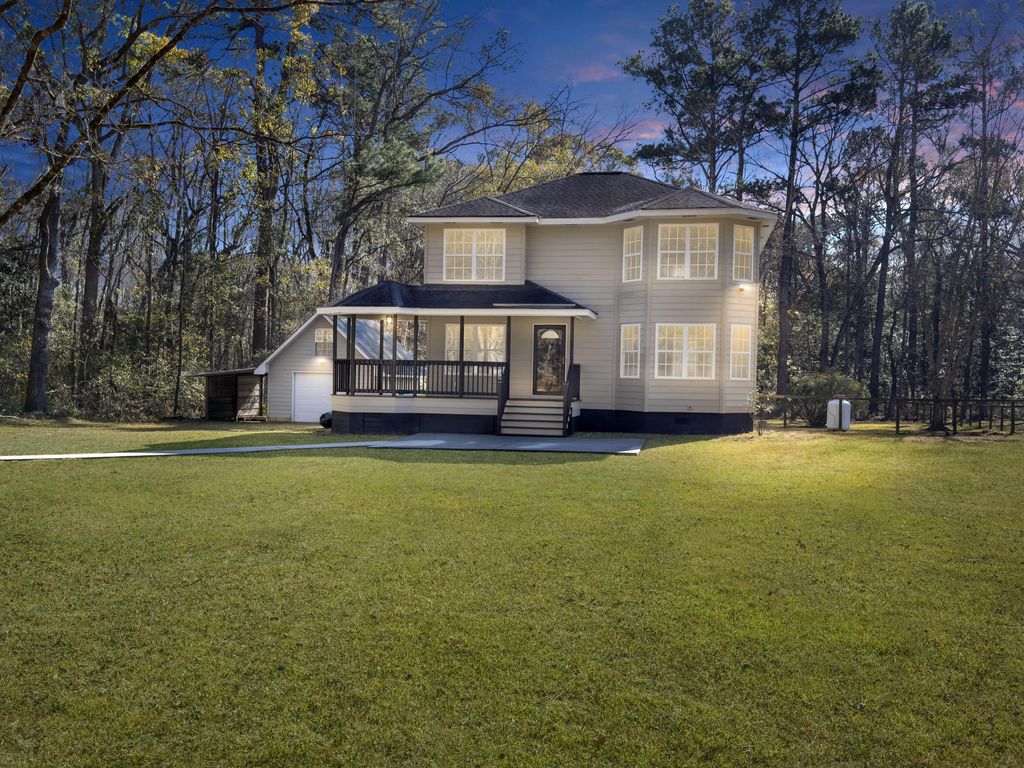 Photo of 228 Dons Lane, Summerville, SC 29486 (MLS # 26000016)