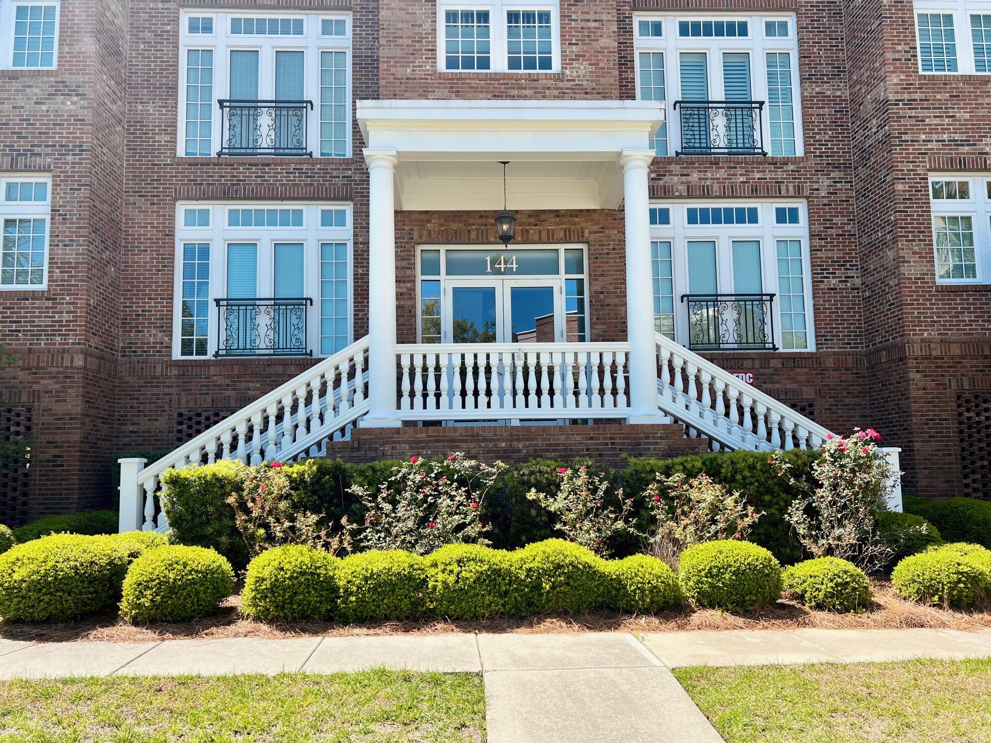 144 Fairbanks Oak Alley 4a