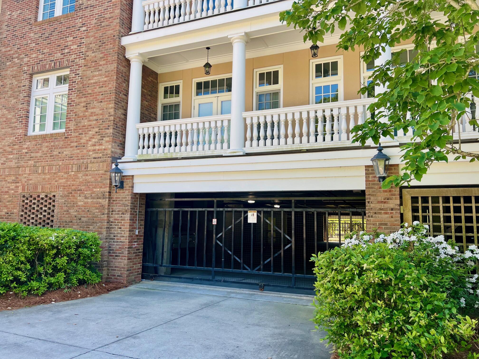 144 Fairbanks Oak Alley 4a