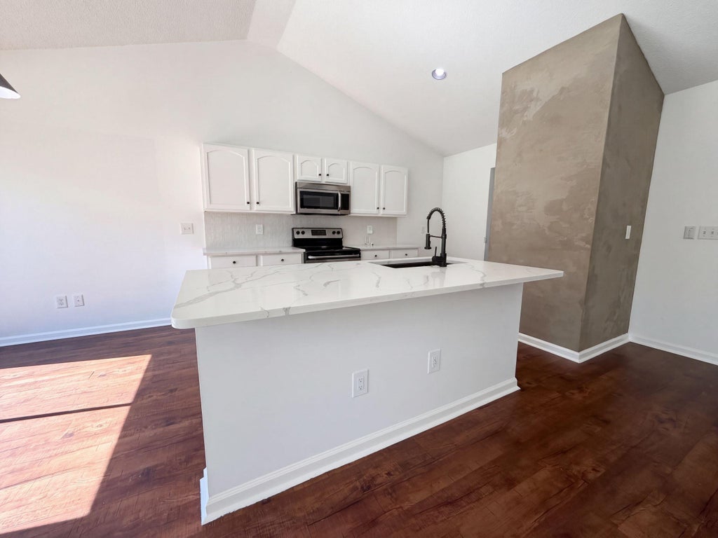 Photo of 5138 Thornton Drive, Summerville, SC 29485 (MLS # 26028388)