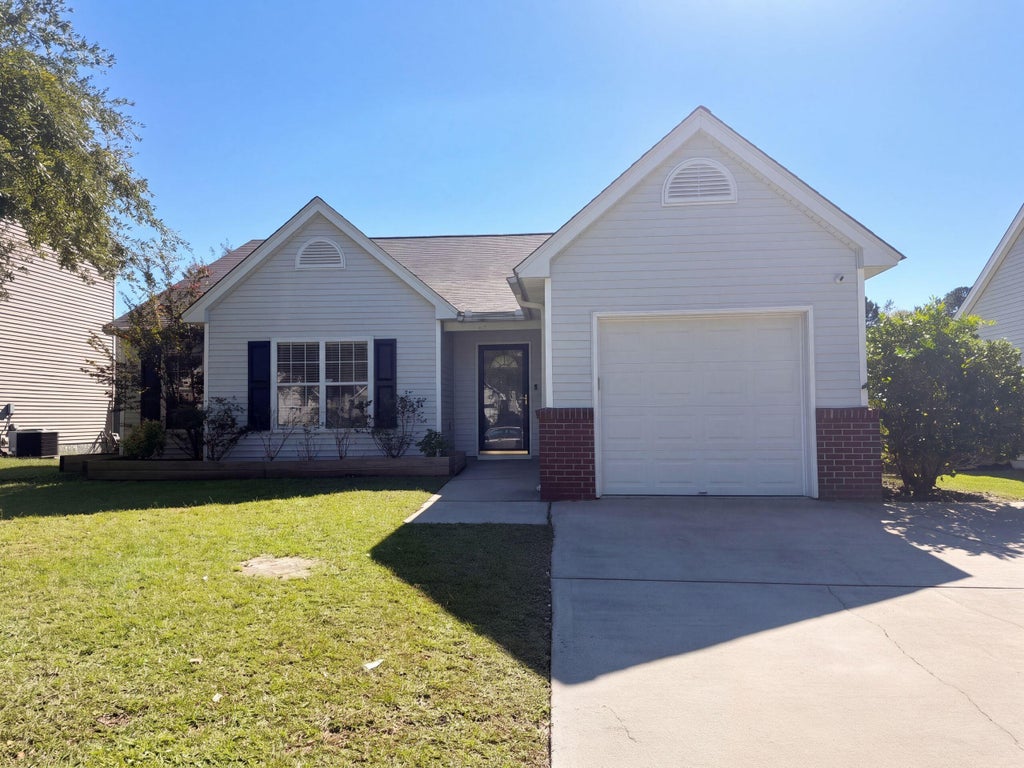 Photo of 5138 Thornton Drive, Summerville, SC 29485 (MLS # 26028388)