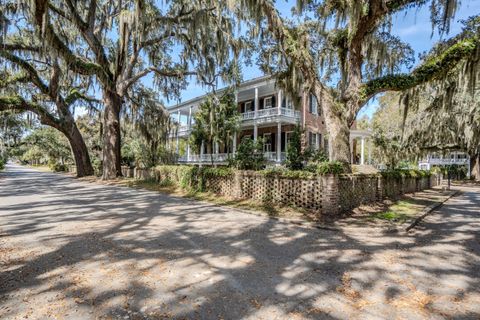 Photo of 604 Pinckney Street, Beaufort, SC 29902 (MLS # 25021384)