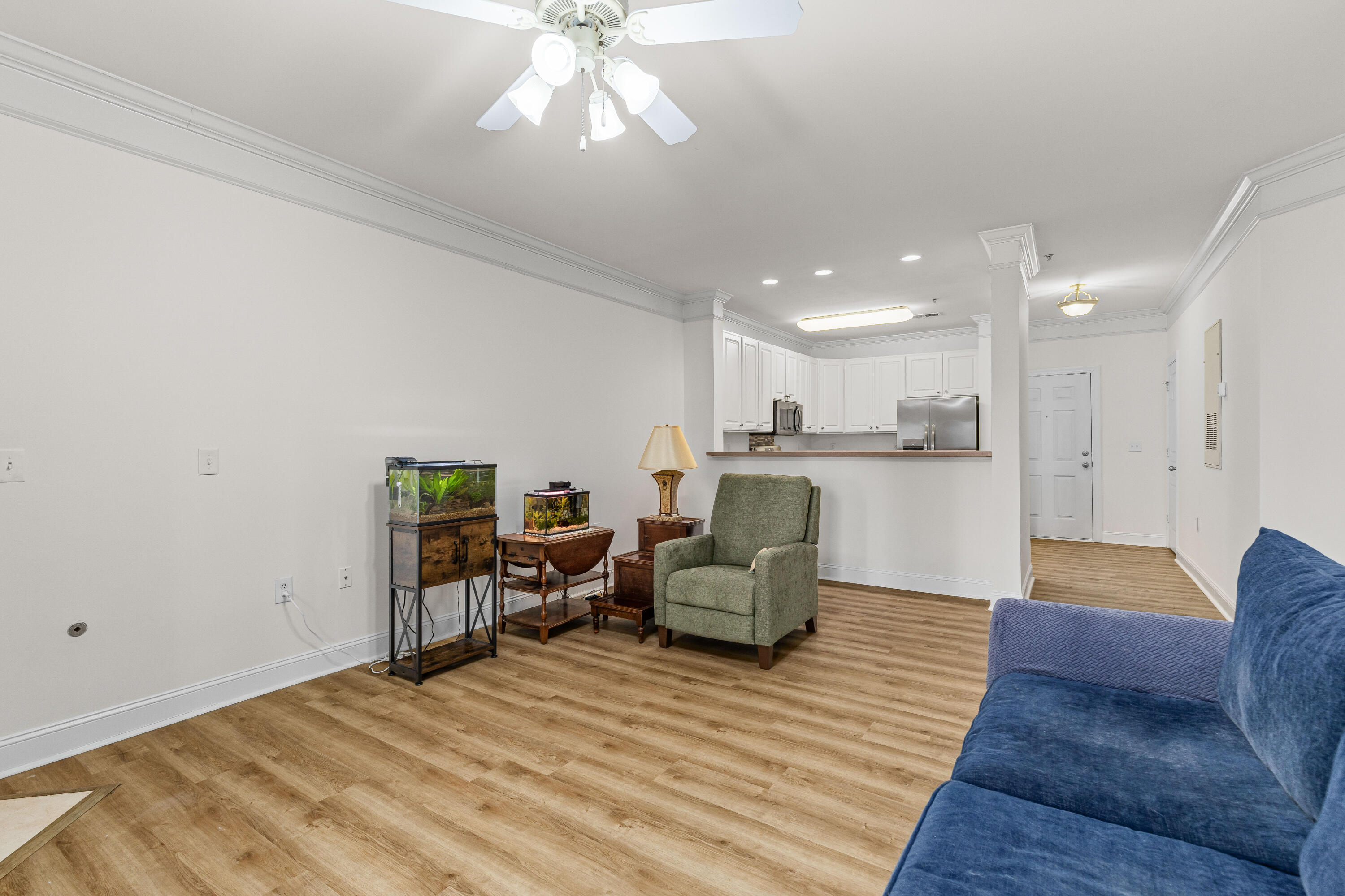 1025 Riverland Woods Place 606