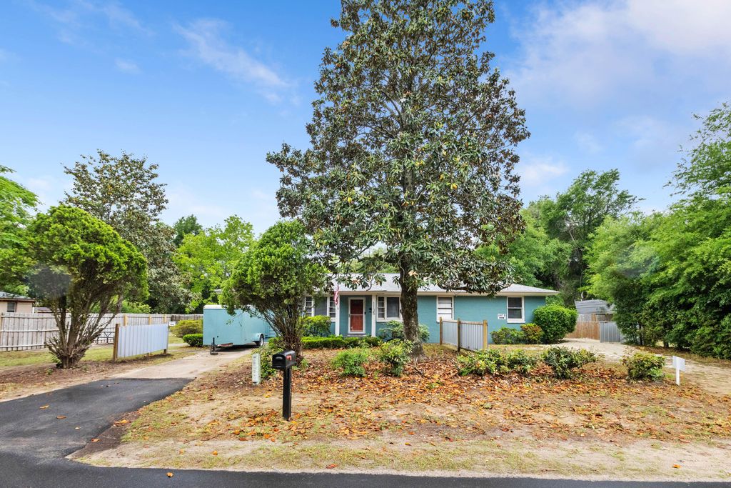 Photo of 1135 Greenhill Road, Charleston, SC 29412 (MLS # 26012816)