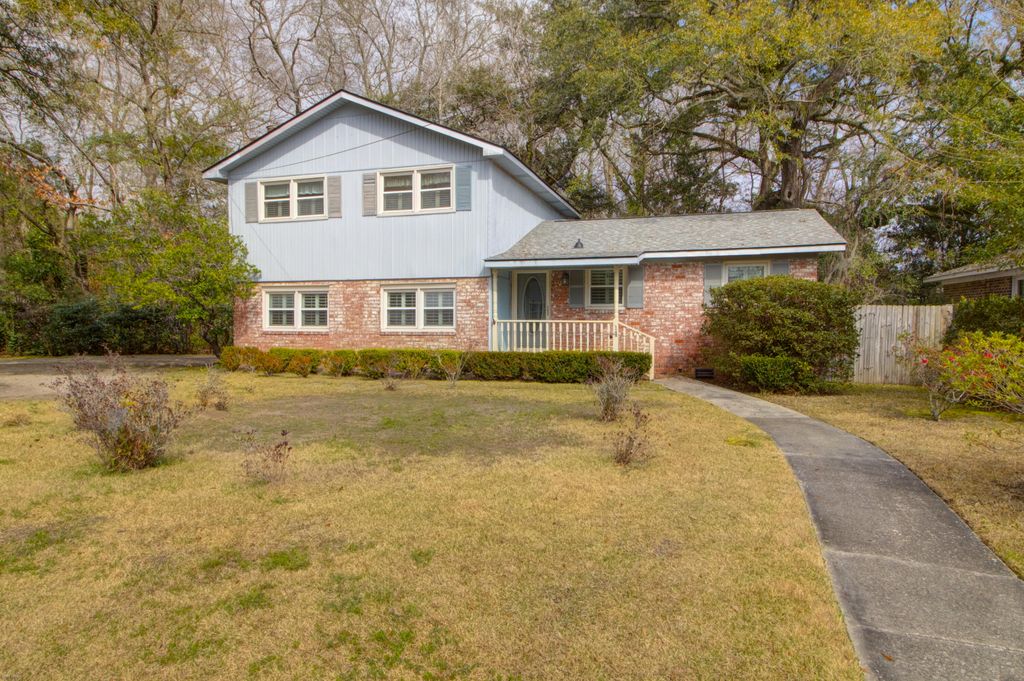 Photo of 14 Huguenot Avenue, Charleston, SC 29407 (MLS # 26006191)