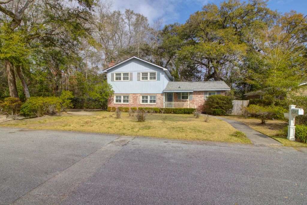 Photo of 14 Huguenot Avenue, Charleston, SC 29407 (MLS # 26006191)