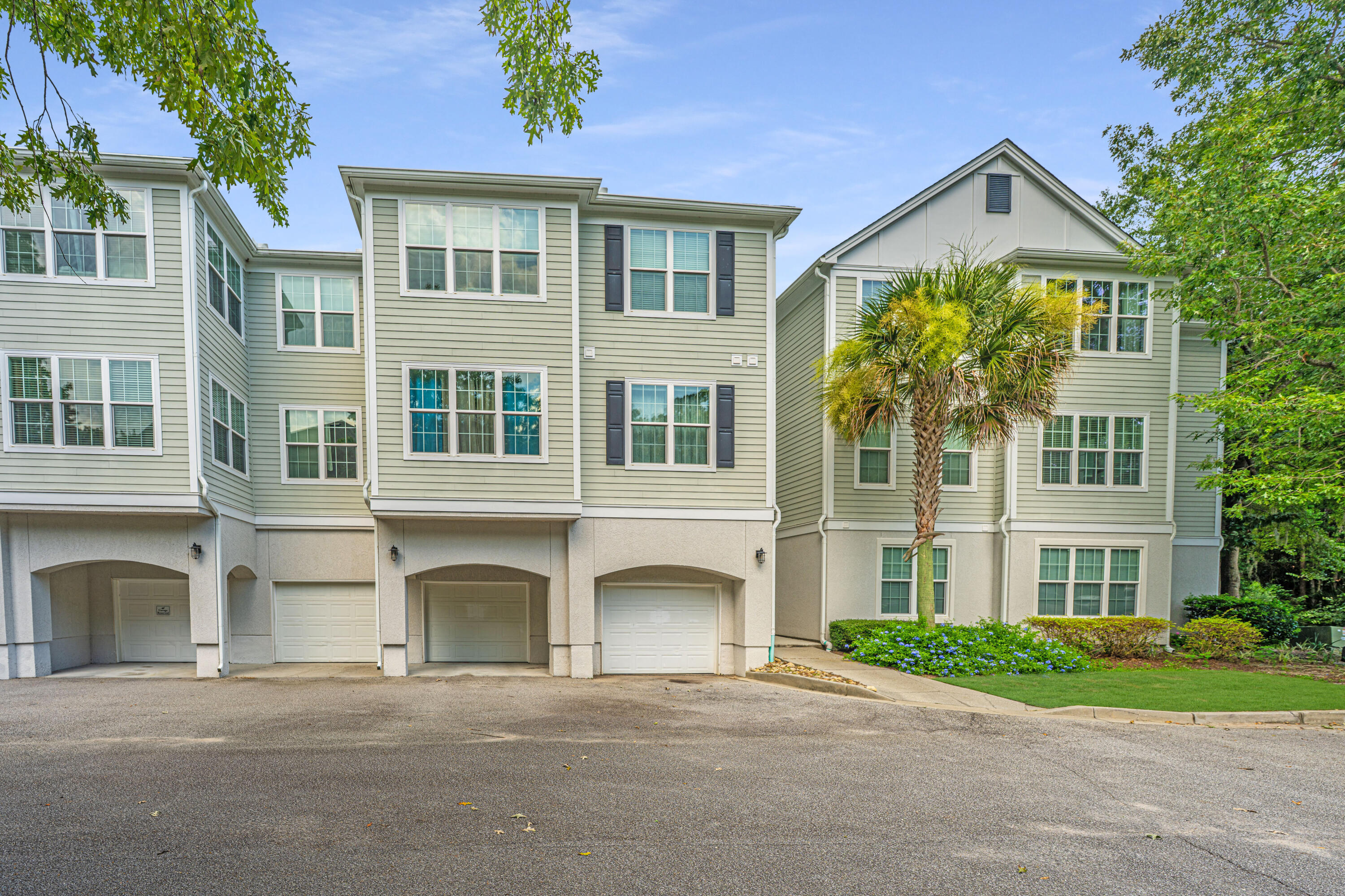 60 Fenwick Hall Allee 524