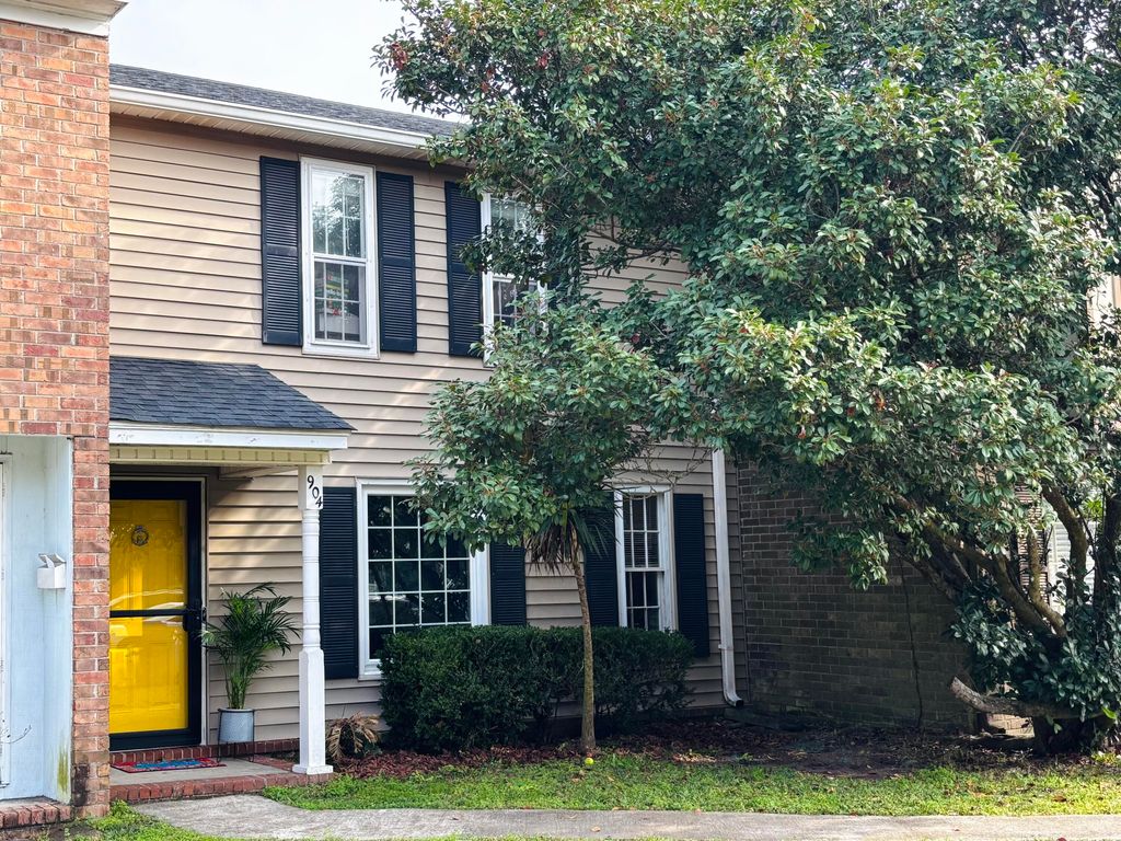 Photo of 904 Beresford Court, Mount Pleasant, SC 29464 (MLS # 26000740)