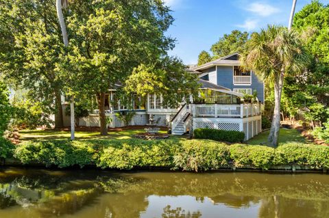 Photo of 6 Sandwedge Lane, Isle of Palms, SC 29451 (MLS # 25026321)