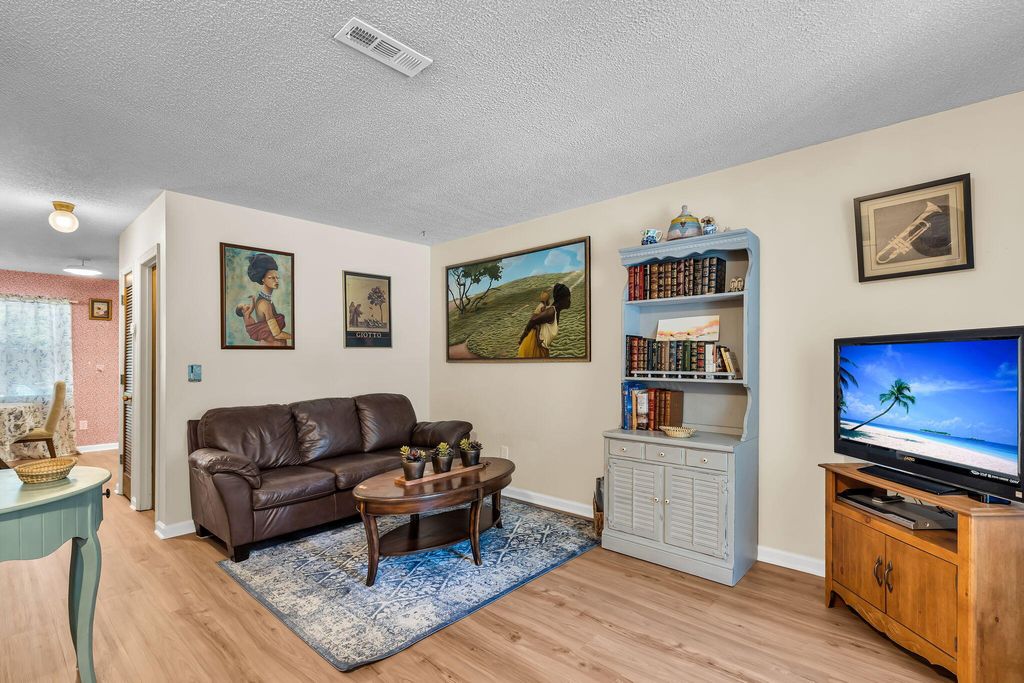 Photo of 1057 Hunters Trace, Mount Pleasant, SC 29464 (MLS # 25024567)