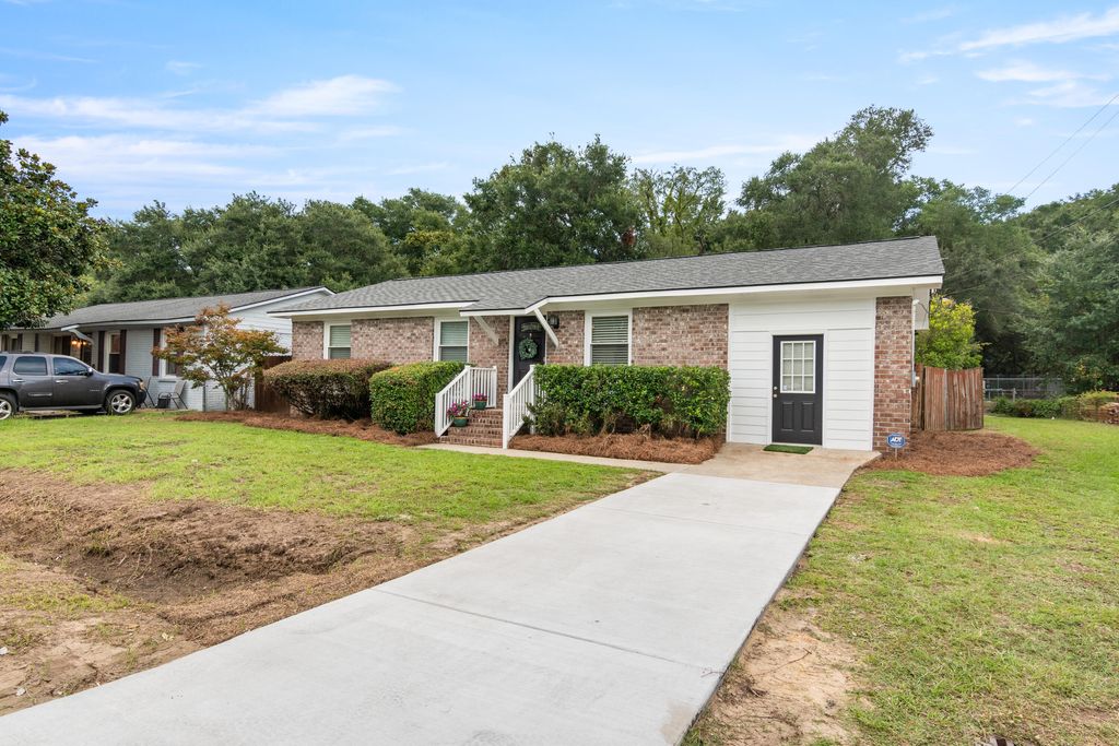 Photo of 1547 Seacroft Road, James Island, SC 29412 (MLS # 25022515)