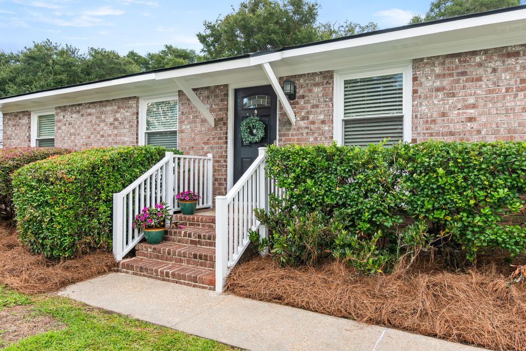 Photo of 1547 Seacroft Road, James Island, SC 29412 (MLS # 25022515)