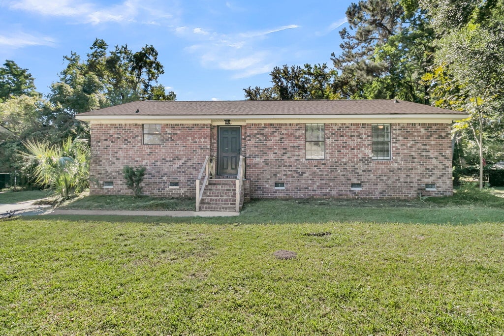 Photo of 1523 Wakendaw Road, Mount Pleasant, SC 29464 (MLS # 26028831)