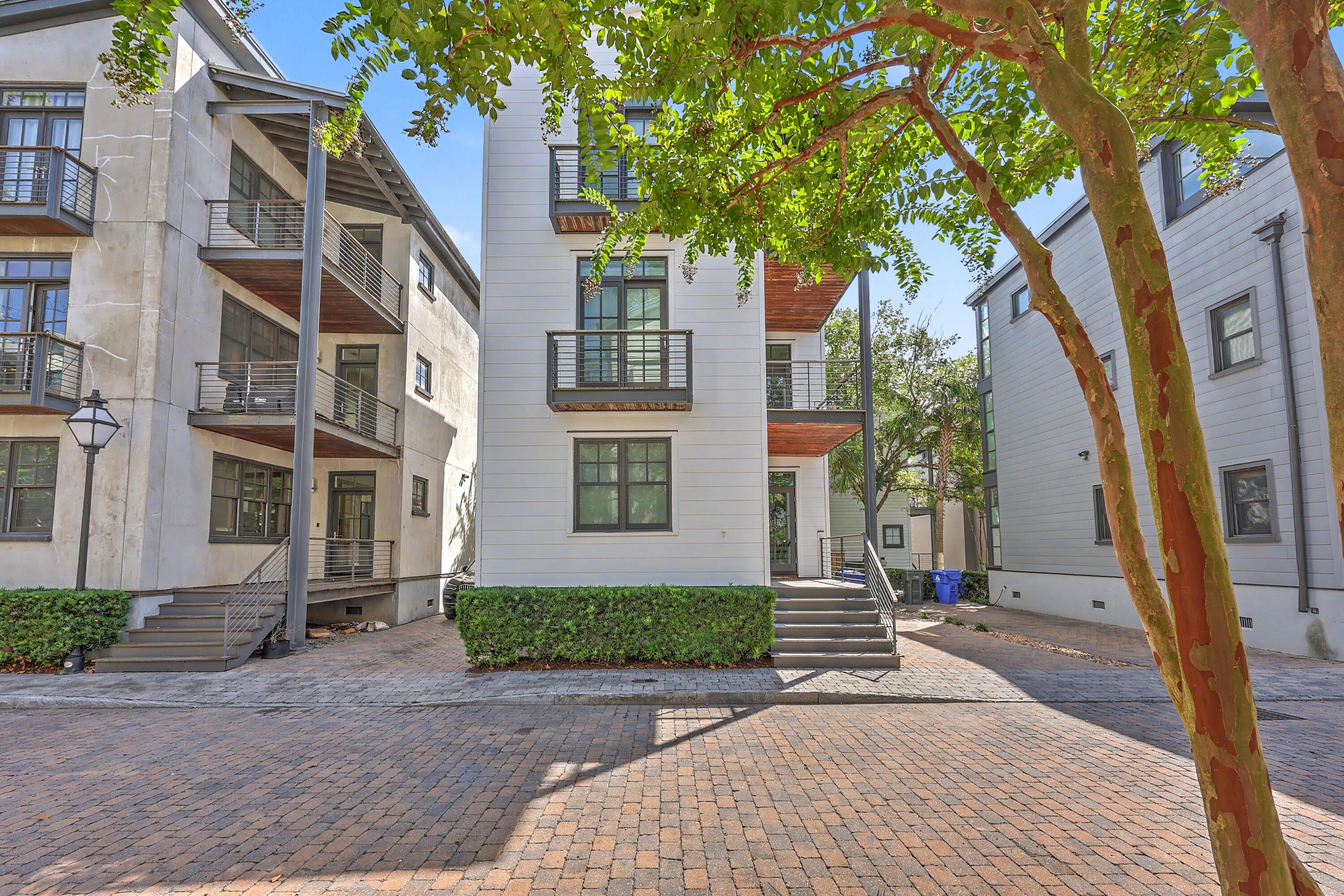7 Brewster Court