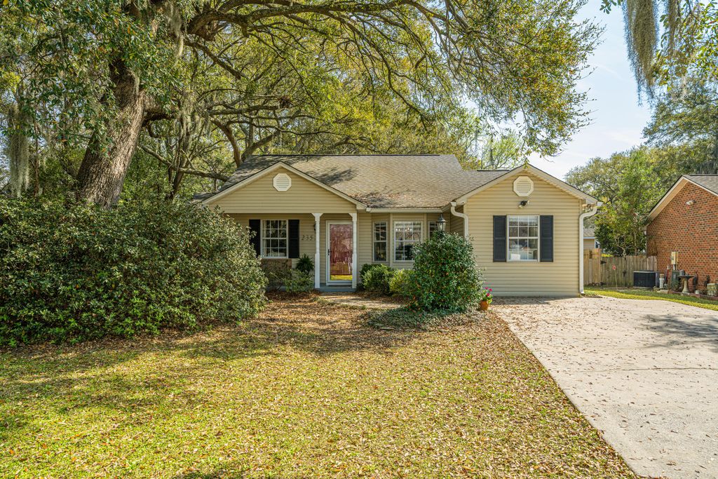 Photo of 2357 Soling Court, Charleston, SC 29414 (MLS # 26007009)