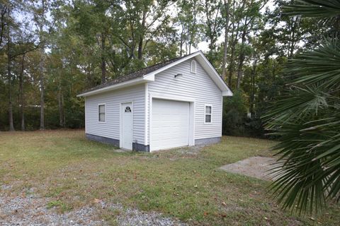 A home in North Charleston