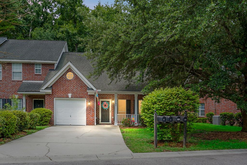 Photo of 107 Walden Ridge Way Way, Summerville, SC 29485 (MLS # 25028267)